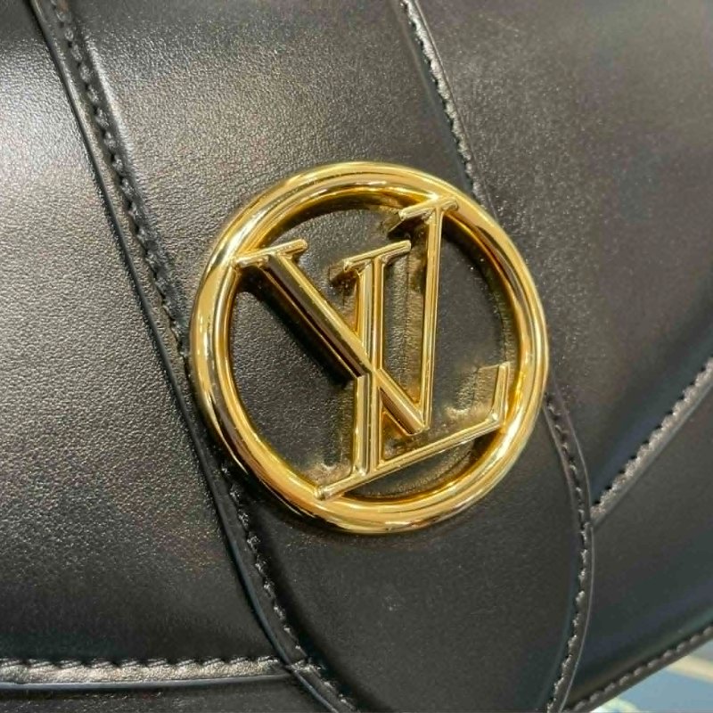 LV 金LOGO牛皮翻蓋斜背包 黑色-4