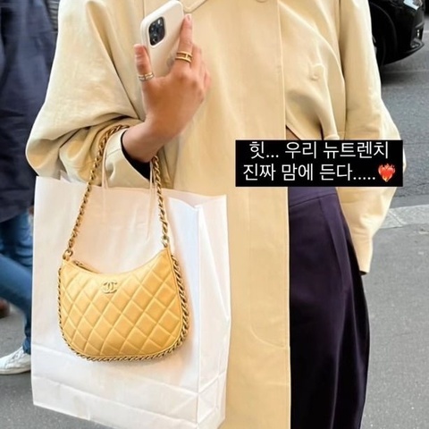 CHANEL 23B黃色金扣皮穿鏈邊 手提腋下嬉皮Hobo包 22*15*1.5  9新 配件塵袋 購證