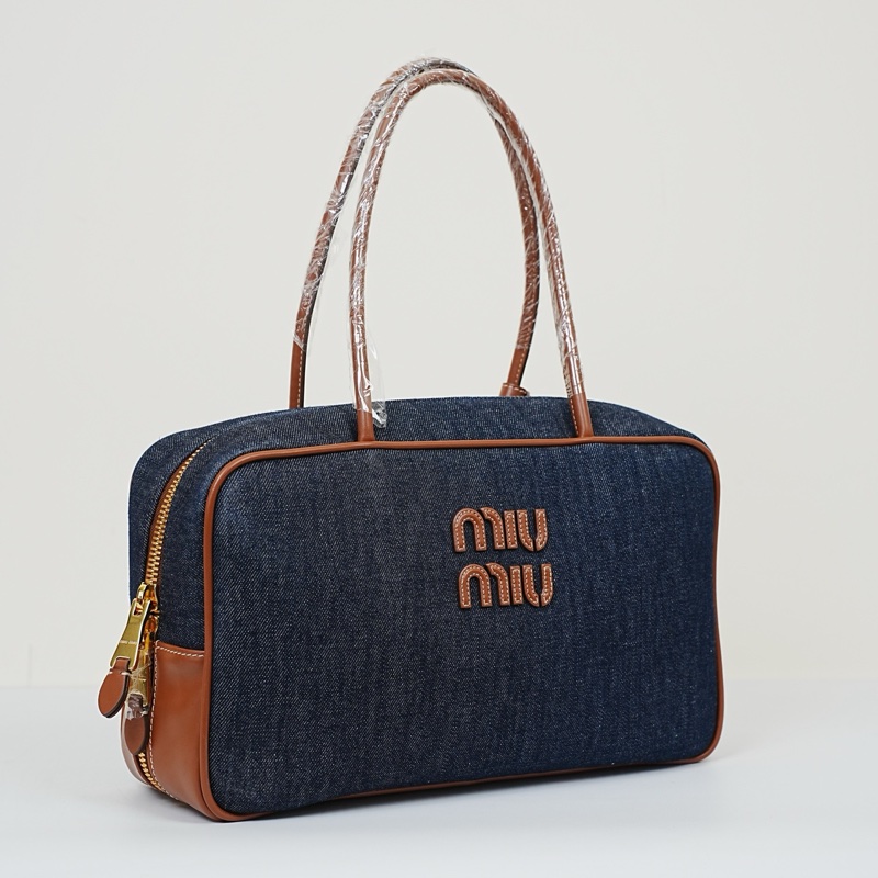 MIU MIU 新款公文包 Beau 牛仔布拼皮配色 附件：塵袋 25年小票 尺寸約34×20×11-3