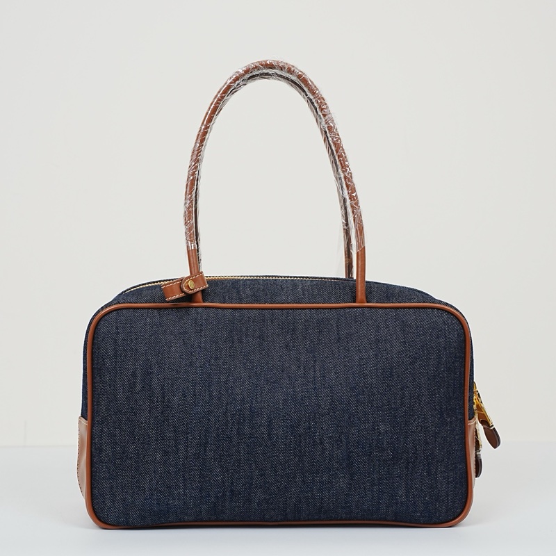 MIU MIU 新款公文包 Beau 牛仔布拼皮配色 附件：塵袋 25年小票 尺寸約34×20×11-5