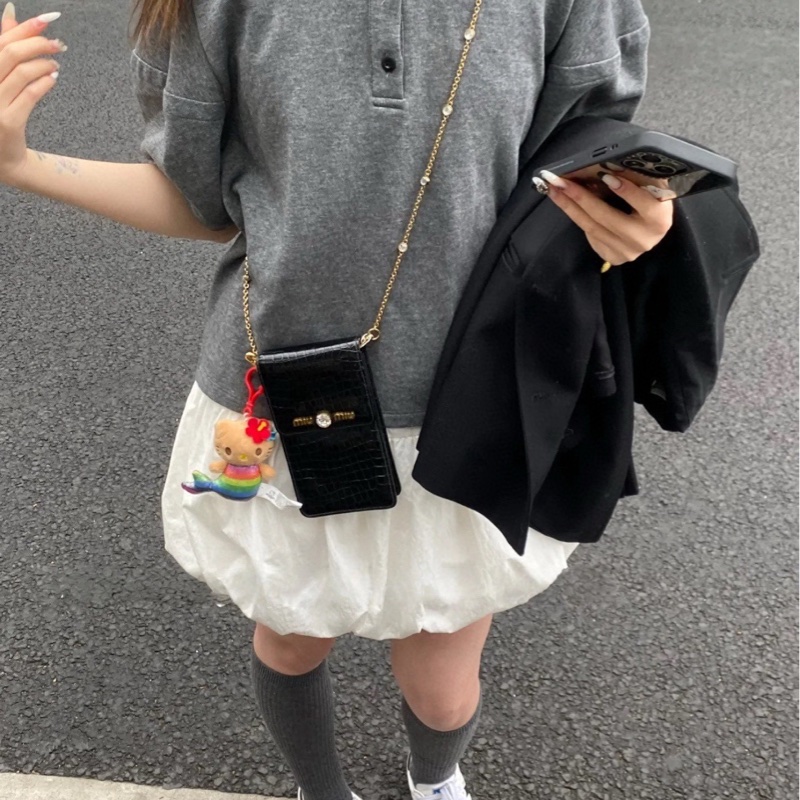 Miumiu繆繆 牛皮鰐魚壓紋鑽石手機包 尺寸約10*18*3。-2