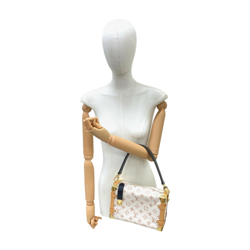 白色 原花壓牛皮 Side Trunk MM 肩背包 M46907【LOUIS VUITTON LV 路易威登】 M46907-7