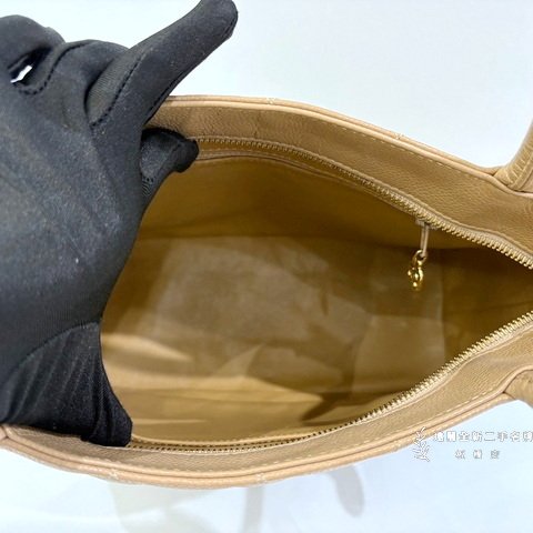 S4518-CHANEL 奶茶色荔枝牛皮菱格紋金幣包-5