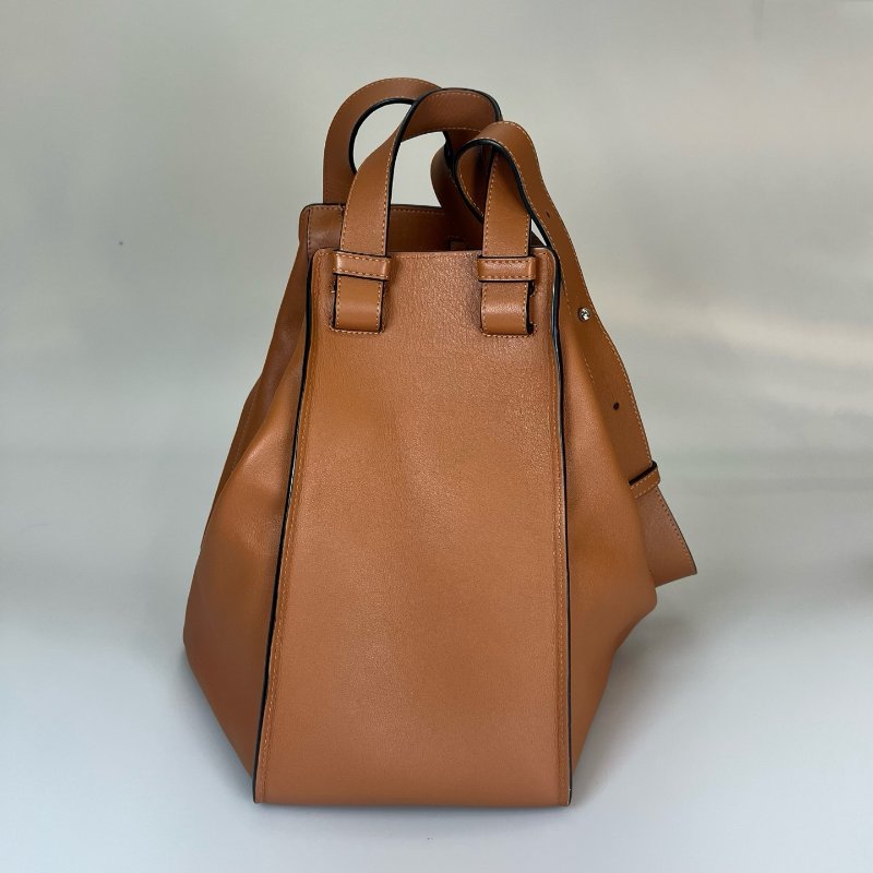 LOEWE 焦糖色HAMMOCK 大號 吊床包-1