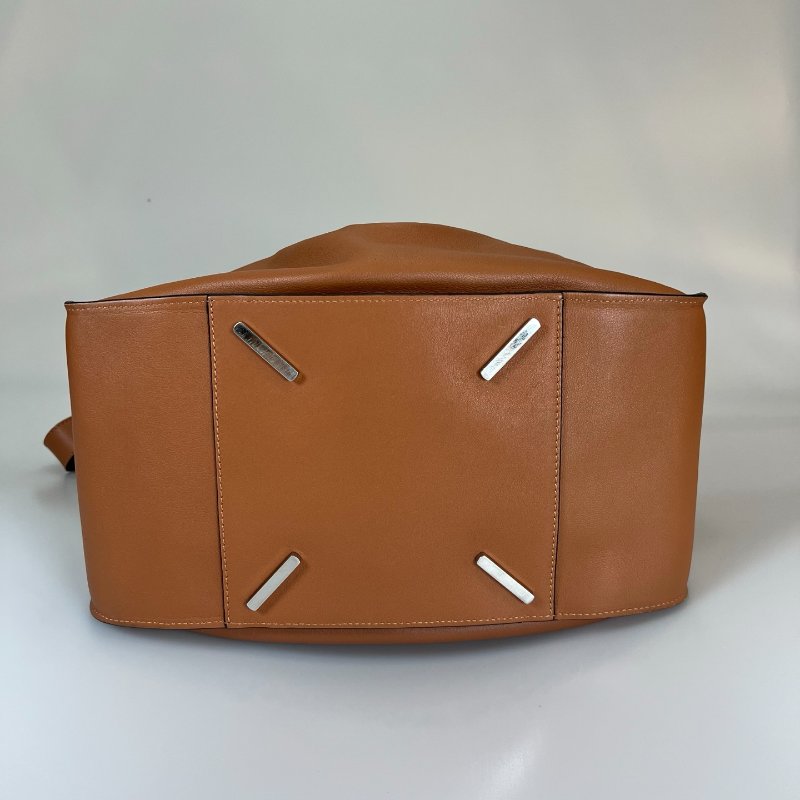 LOEWE 焦糖色HAMMOCK 大號 吊床包-4