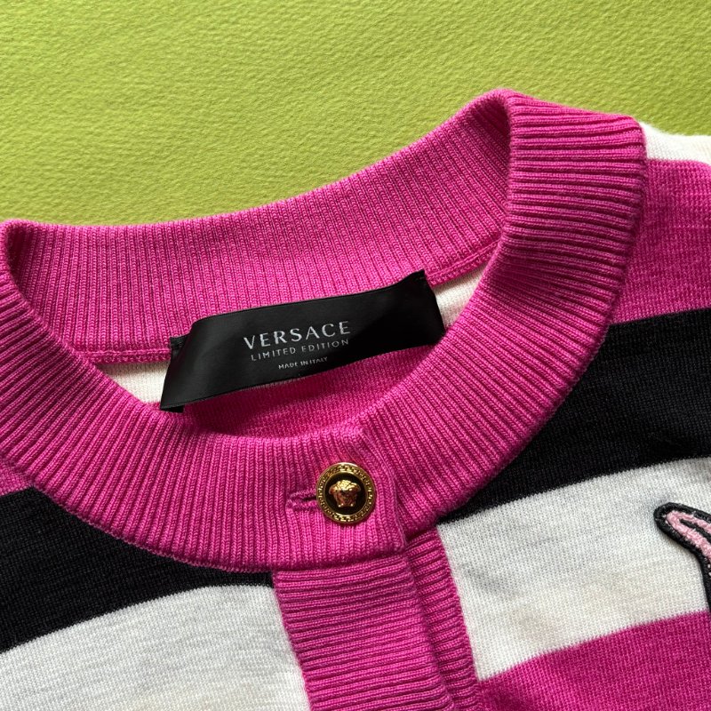 38號 ::Versace:: 凡賽斯 粉色針織兔子刺繡限定款鈕扣上衣 小外套-18