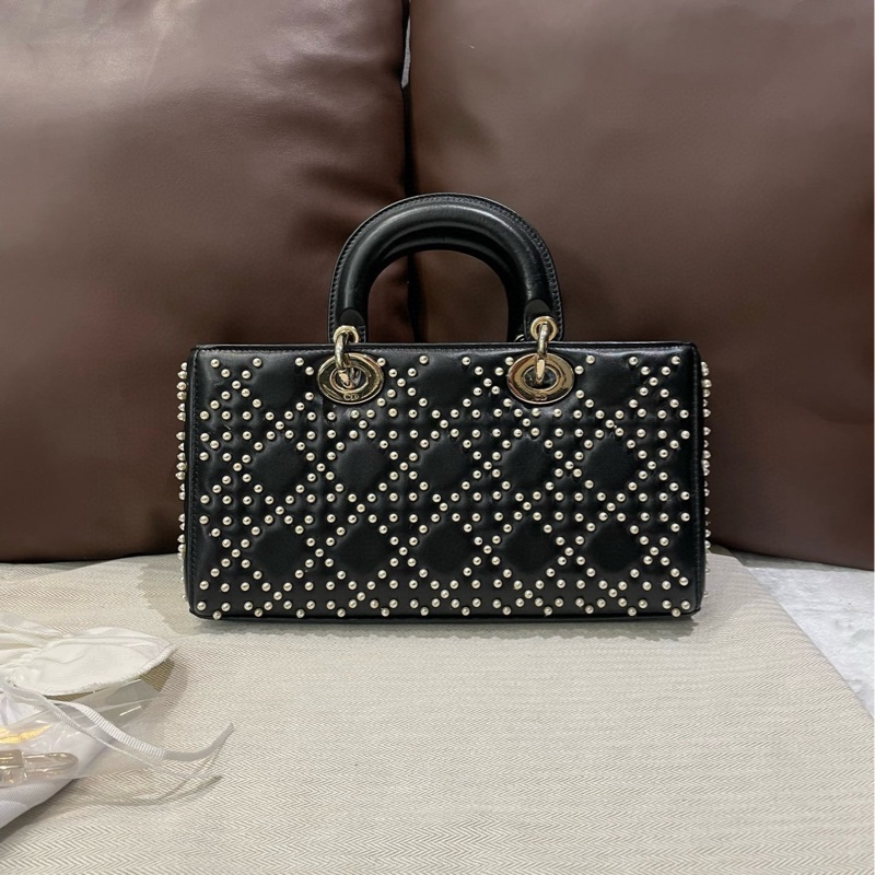 Dior  Lady D-JOY系列 黑金珍珠藤格紋羊皮橫版戴妃 手提單肩斜挎包，尺寸26/5/13-1