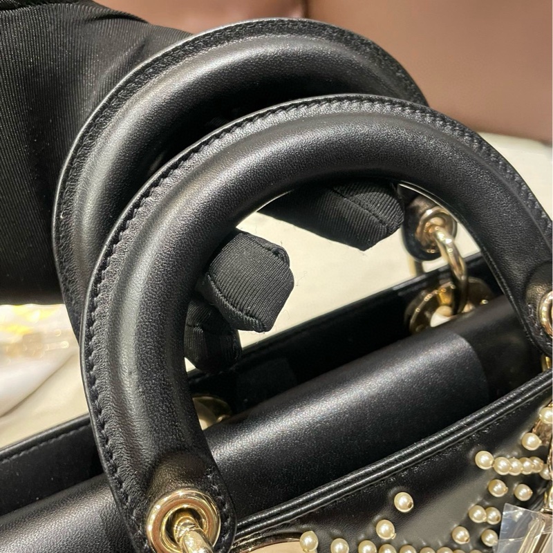 Dior  Lady D-JOY系列 黑金珍珠藤格紋羊皮橫版戴妃 手提單肩斜挎包，尺寸26/5/13-5