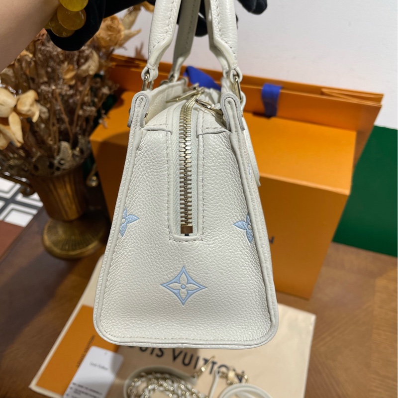 新款全皮橫版onthego east west芯片款藍白橫版手提斜挎包-4