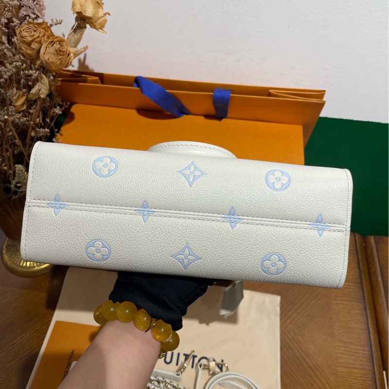 新款全皮橫版onthego east west芯片款藍白橫版手提斜挎包-6