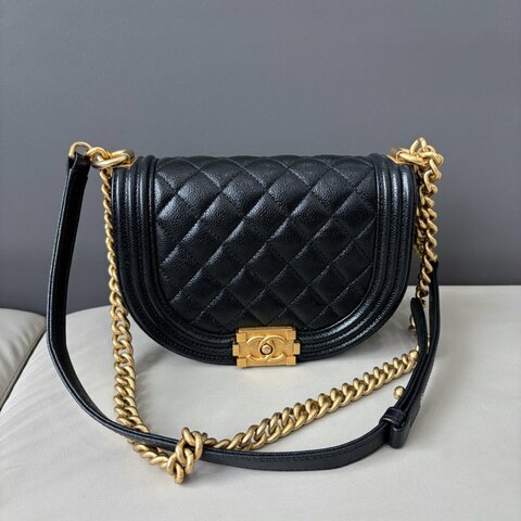 芯片款 香奈兒/Chanel 黑金半月leboy馬鞍包 荔枝紋牛皮