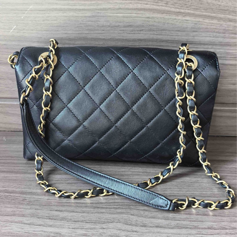 Chanel香奈兒黑金字母logo鏈條包單肩斜挎包，尺寸25*13。現貨單包-1