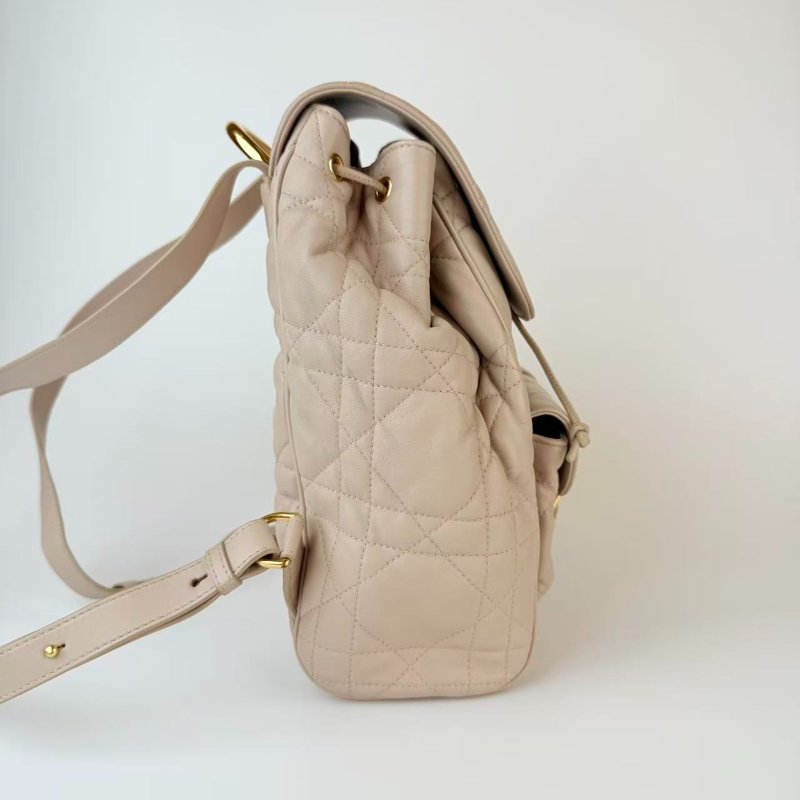 #專櫃價格12萬 Dior 淡米色 羊皮Caro  後背包  Macrocannage 大籐格紋羊皮-5