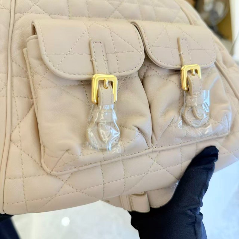 #專櫃價格12萬 Dior 淡米色 羊皮Caro  後背包  Macrocannage 大籐格紋羊皮-8