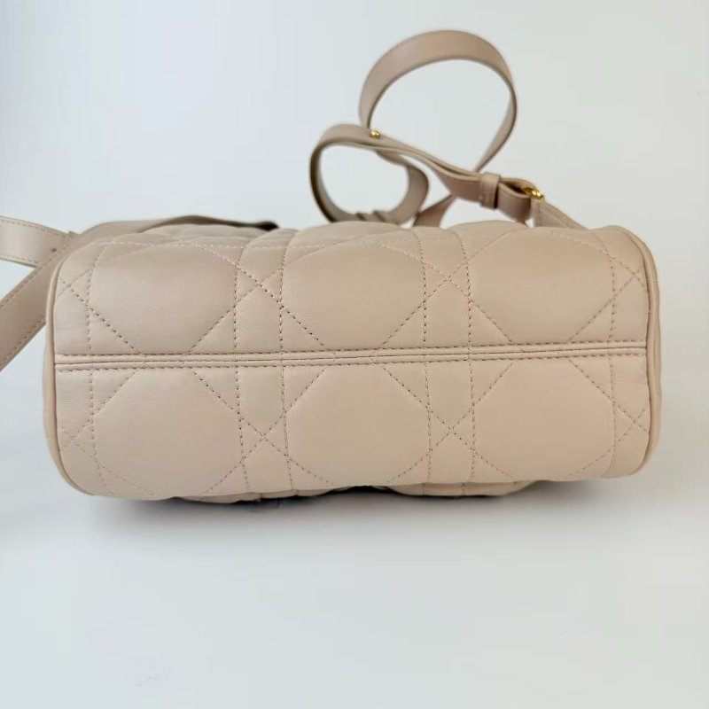 #專櫃價格12萬 Dior 淡米色 羊皮Caro  後背包  Macrocannage 大籐格紋羊皮-11