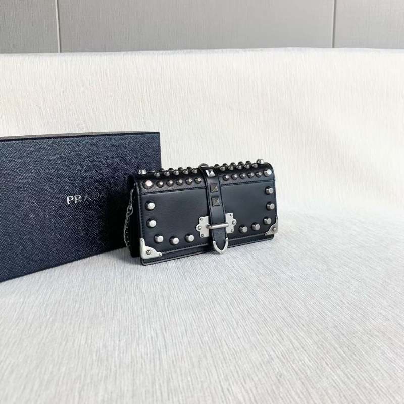 Prada 黑銀鉚釘鏈條包 黑色銀扣 19*10*4  9新 配件盒子 塵袋 保卡 購證-3