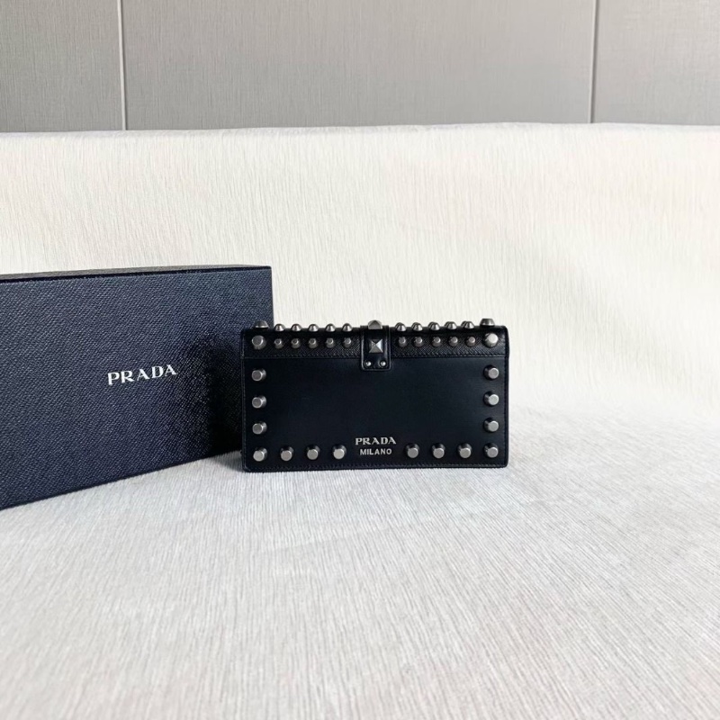 Prada 黑銀鉚釘鏈條包 黑色銀扣 19*10*4  9新 配件盒子 塵袋 保卡 購證-4
