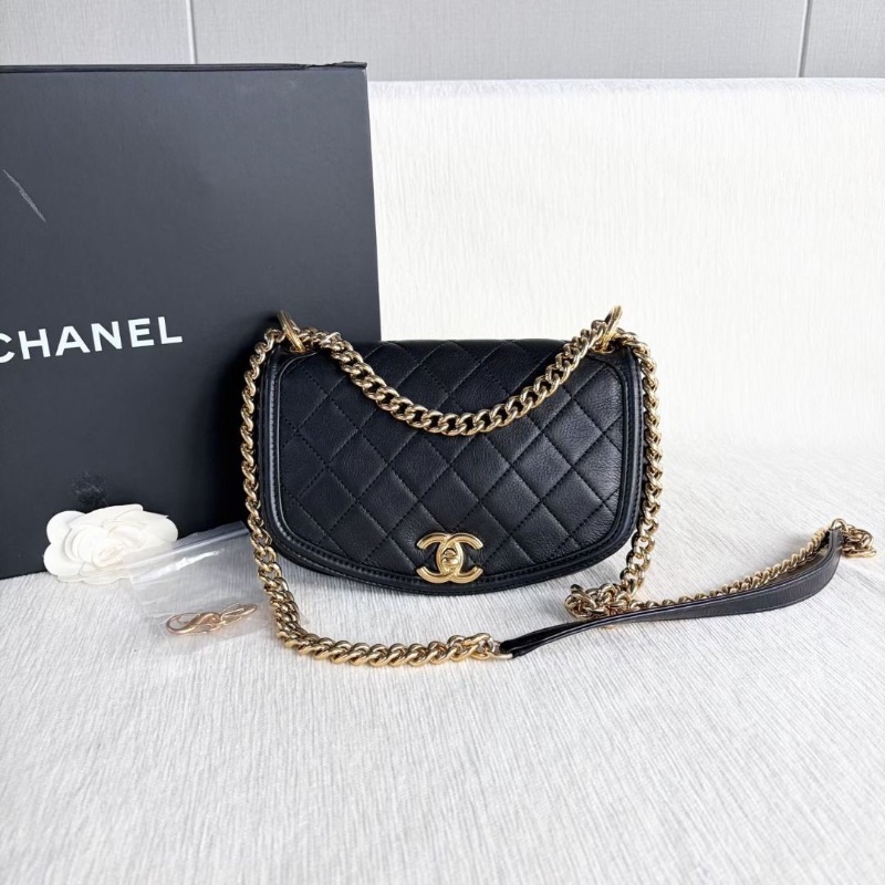 Chanel 黑金半月馬鞍風琴包 黑色 金扣 牛皮 20*13*4  9新 配件調節扣 塵袋-2