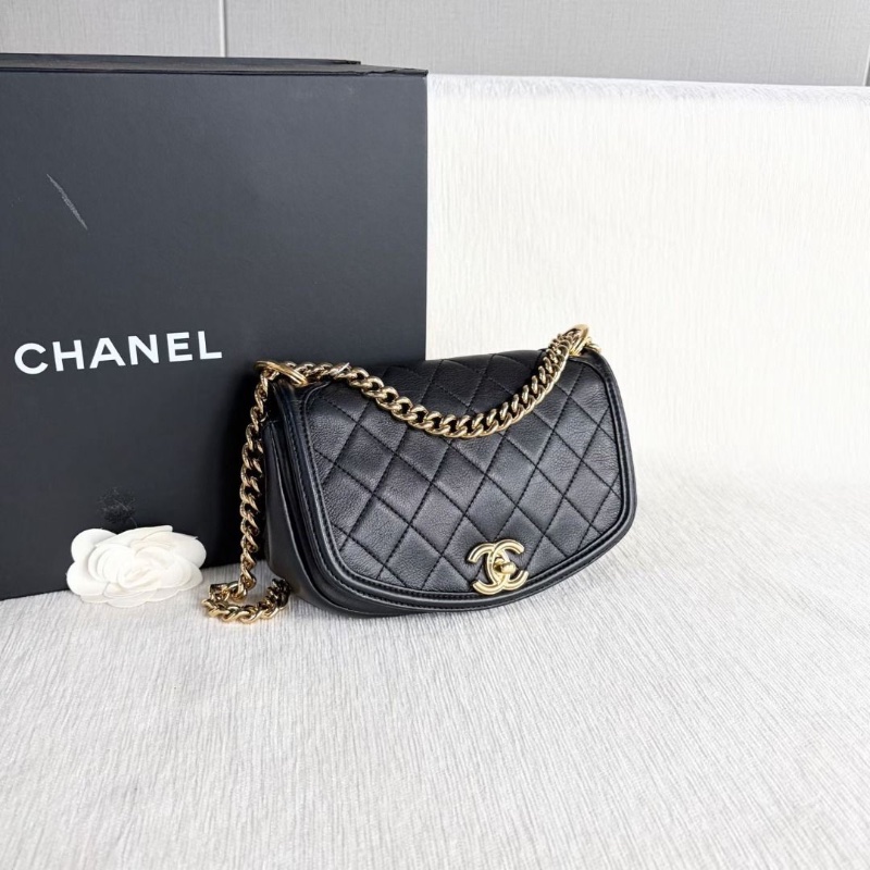 Chanel 黑金半月馬鞍風琴包 黑色 金扣 牛皮 20*13*4  9新 配件調節扣 塵袋-5