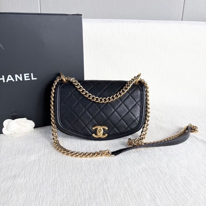 Chanel 黑金半月馬鞍風琴包 黑色 金扣 牛皮 20*13*4  9新 配件調節扣 塵袋-6