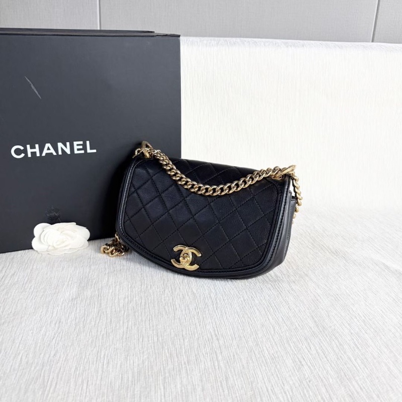 Chanel 黑金半月馬鞍風琴包 黑色 金扣 牛皮 20*13*4  9新 配件調節扣 塵袋-7