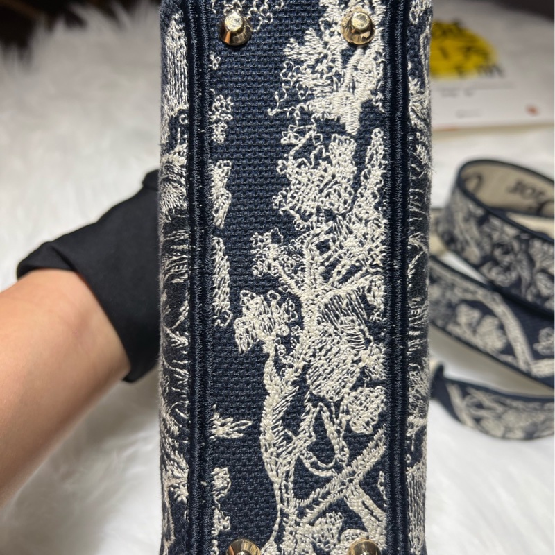 Dior 迪奧99新 戴妃包，藍色動物園刺繡款 幾乎全新，保存好-4