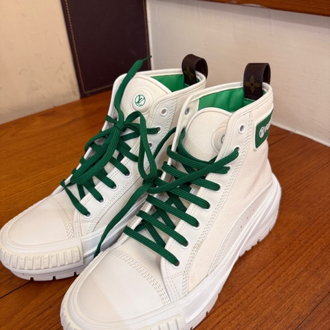 lv 白色中筒鞋 39碼