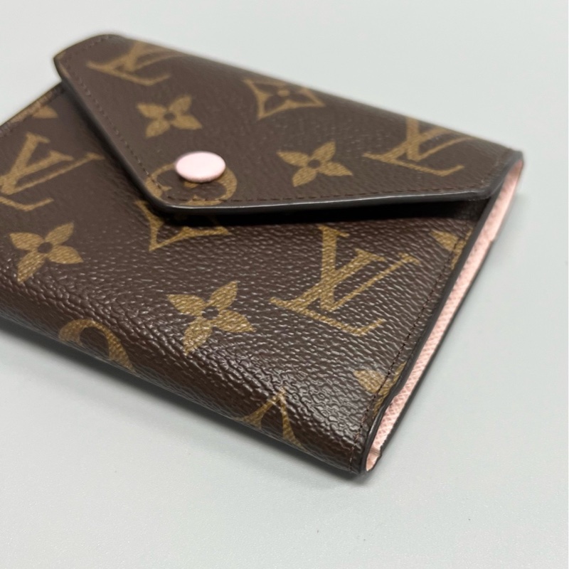 LV/路易威登 老花粉豆豆短款三折錢包，17年 尺寸12x9-4
