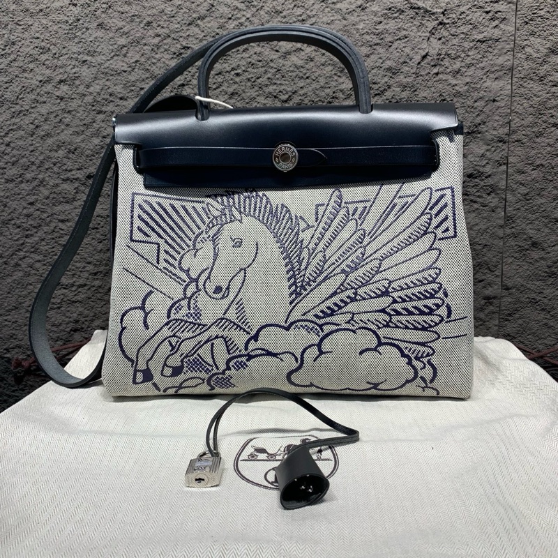 98❤️Hermes愛馬仕 Herbag31黑銀飛馬帆布-0