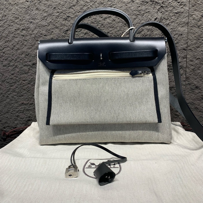 98❤️Hermes愛馬仕 Herbag31黑銀飛馬帆布-1