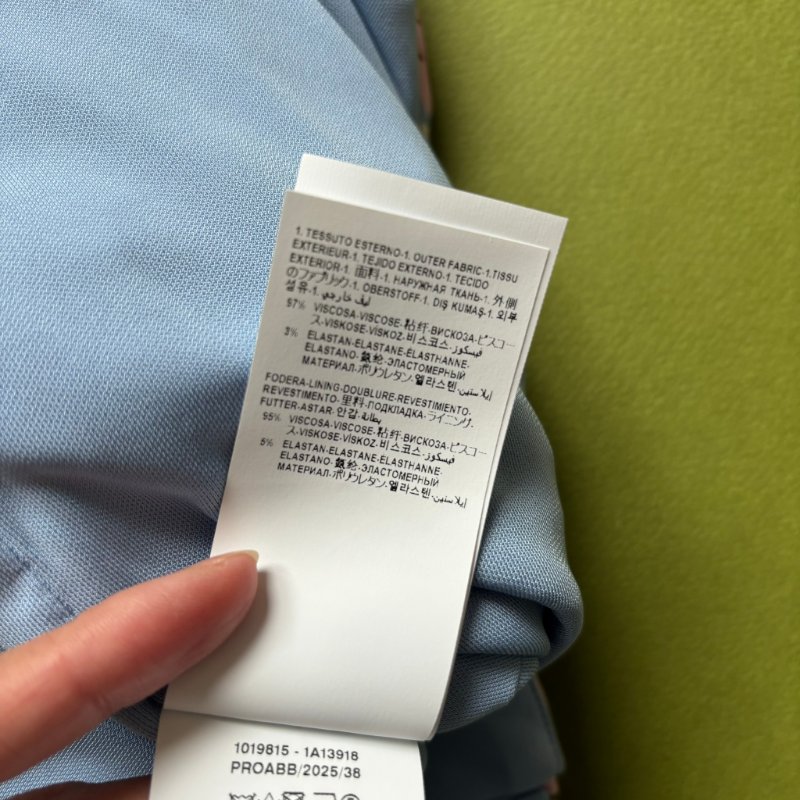 42號 ::Versace:: 凡賽斯 滿版藍粉花卉斜肩無袖上衣 春夏款-6