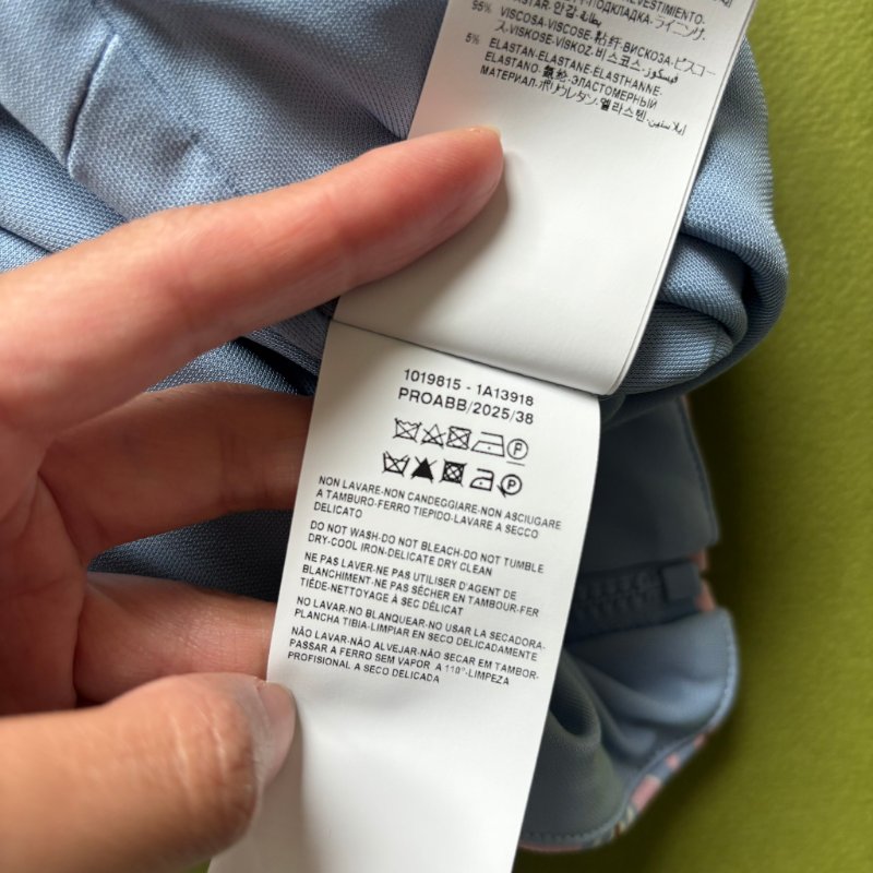 42號 ::Versace:: 凡賽斯 滿版藍粉花卉斜肩無袖上衣 春夏款-7