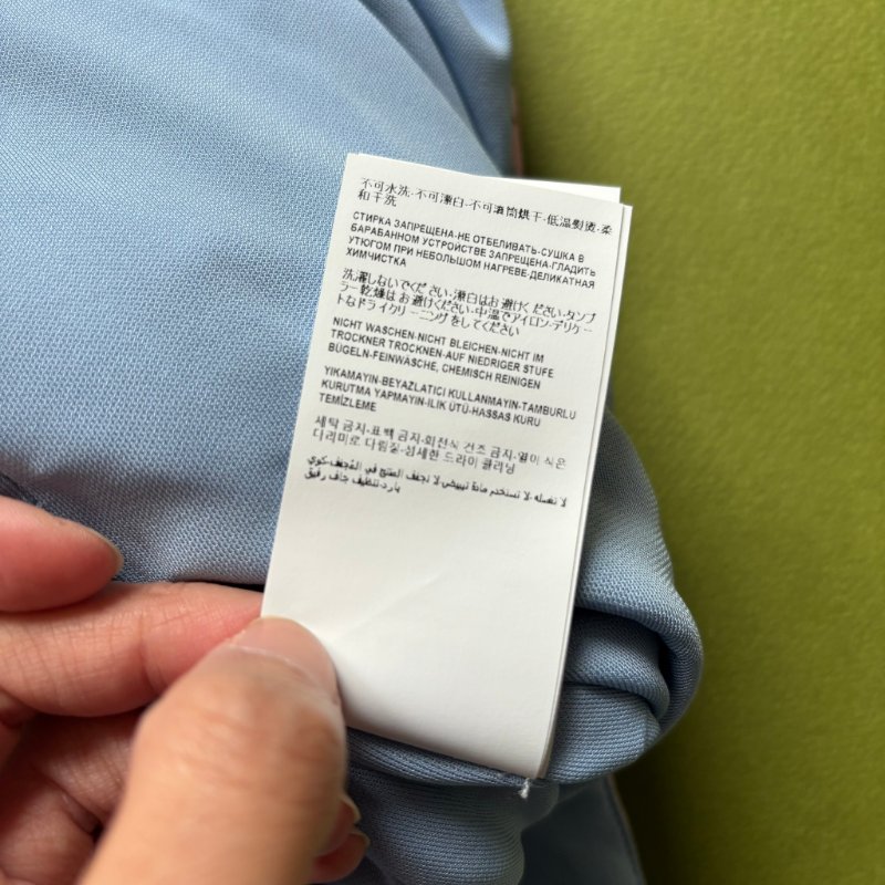 42號 ::Versace:: 凡賽斯 滿版藍粉花卉斜肩無袖上衣 春夏款-8