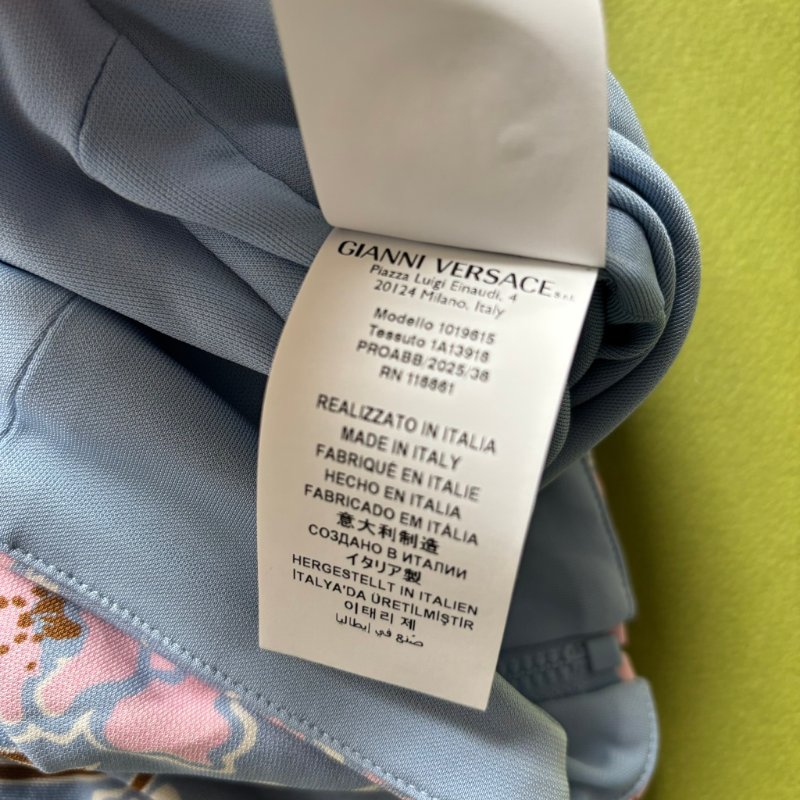 42號 ::Versace:: 凡賽斯 滿版藍粉花卉斜肩無袖上衣 春夏款-9