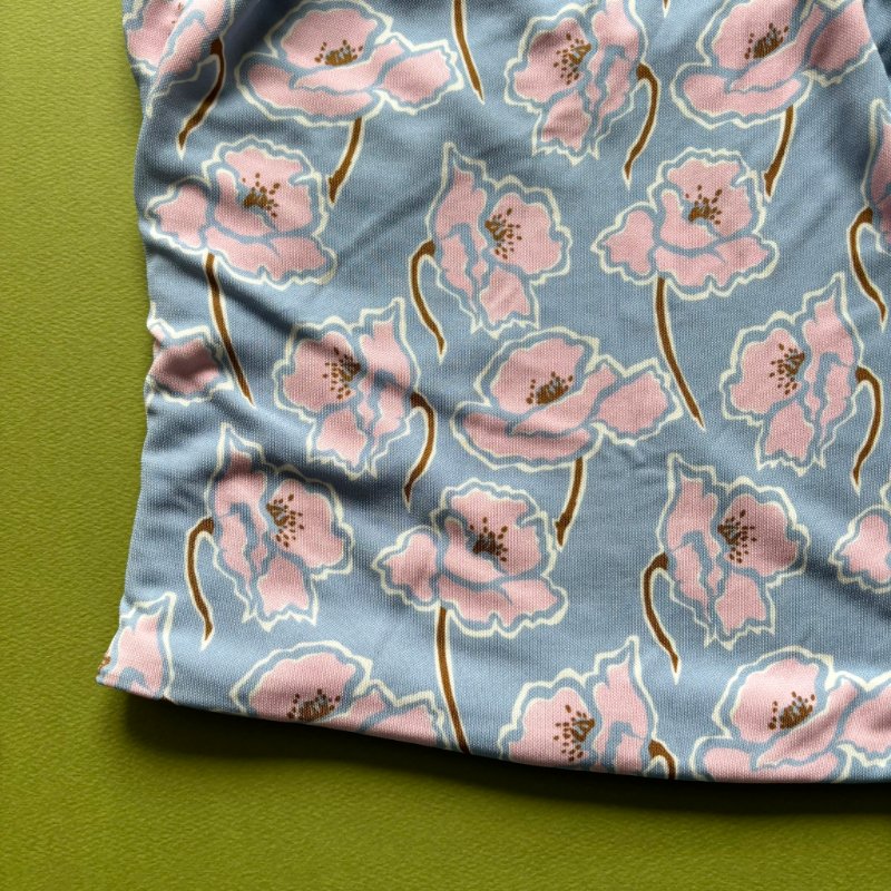 42號 ::Versace:: 凡賽斯 滿版藍粉花卉斜肩無袖上衣 春夏款-11