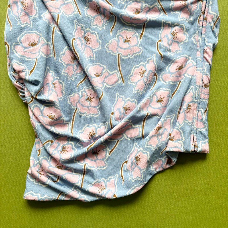 42號 ::Versace:: 凡賽斯 滿版藍粉花卉斜肩無袖上衣 春夏款-17