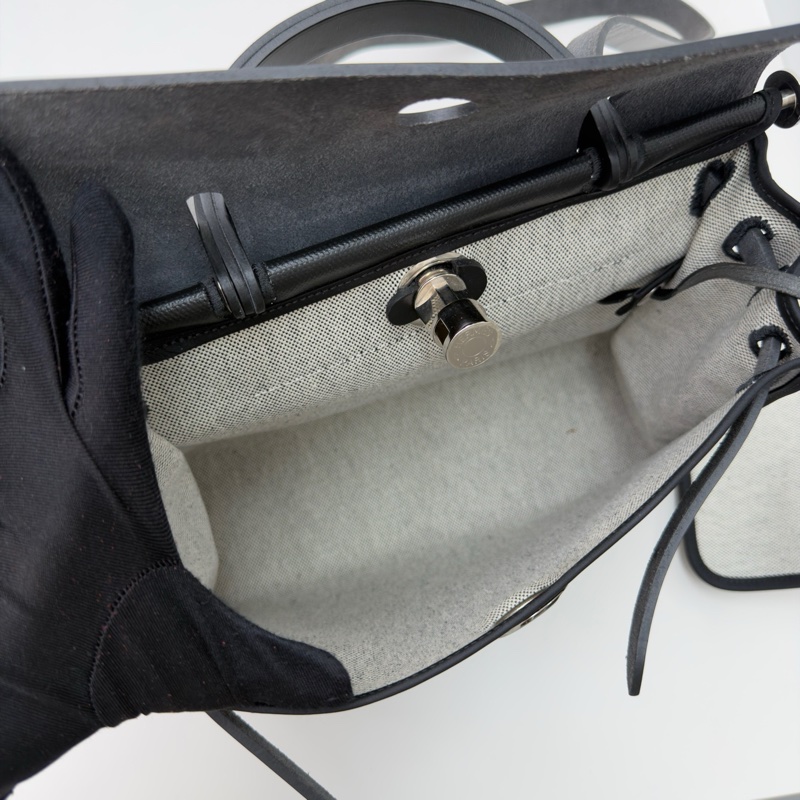 擱置品帶膜Hermes 愛馬仕 Herbag 31黑色Toile H防水帆布手提包-5