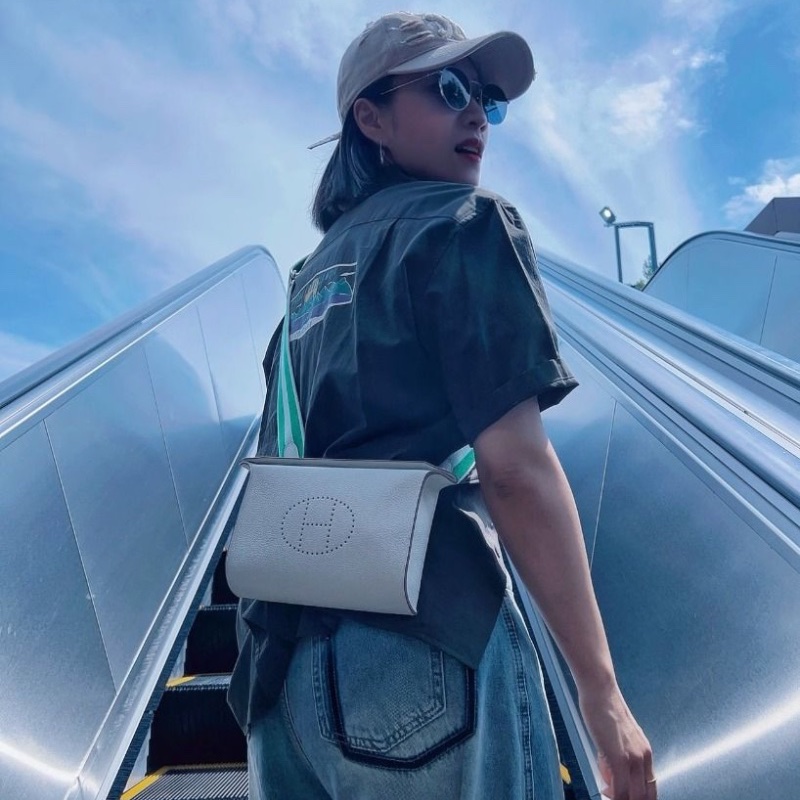 Hermes vide pouches 氣泡綠拼蘑菇白Evelyne斜背包 togo皮 21*15*4cm  95新 配件盒子 塵袋 購證-0