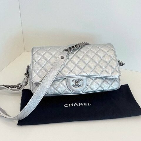 香奈兒/Chanel Easy Flag CF郵差法棍包 太空銀 荔枝牛皮