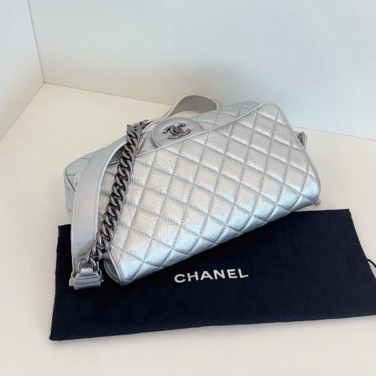 香奈兒/Chanel Easy Flag CF郵差法棍包 太空銀 荔枝牛皮-3