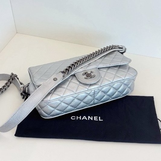 香奈兒/Chanel Easy Flag CF郵差法棍包 太空銀 荔枝牛皮-4