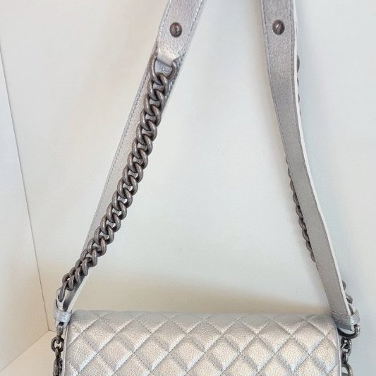 香奈兒/Chanel Easy Flag CF郵差法棍包 太空銀 荔枝牛皮-11