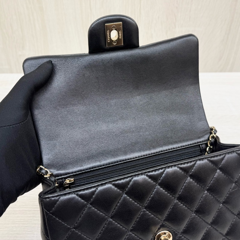 CHANEL膜未撕超新✨黑淡金羊皮手把CF20側背包AS2431-10