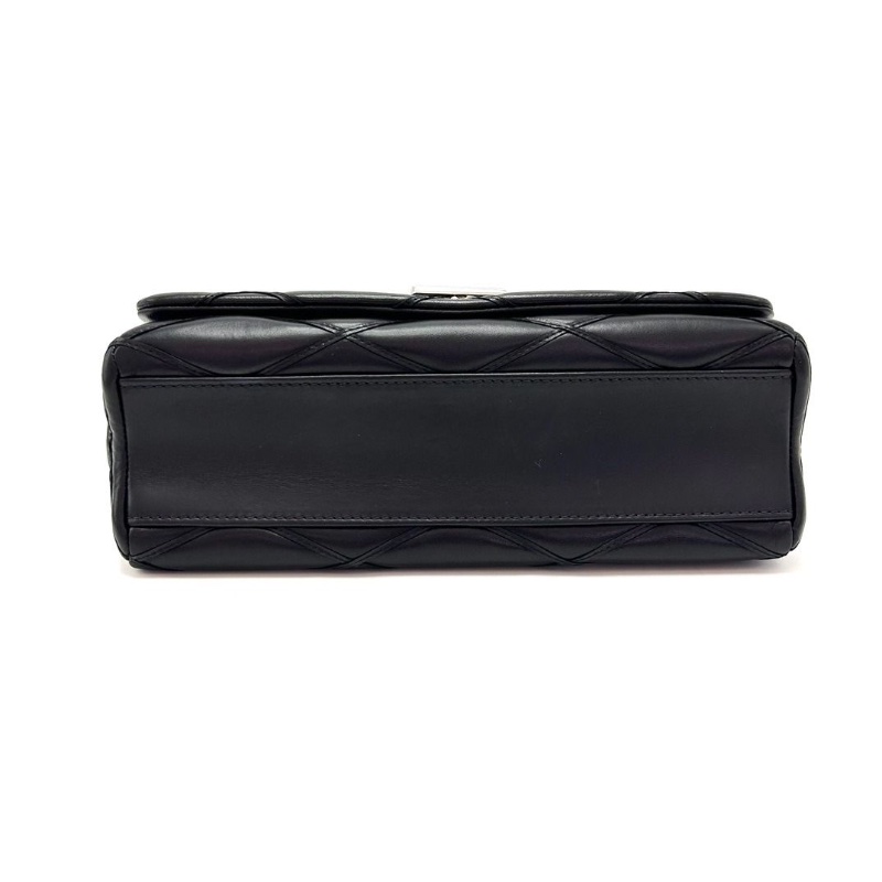 LV 黑銀twist菱格紋肩背斜背包27*17*9  95新 配件鏡子 塵袋-4