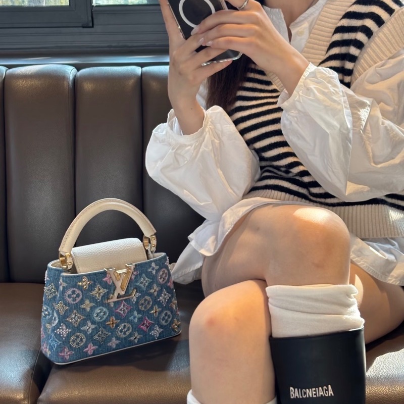 LV capucinesmini牛仔 刺繡拼色手提肩背斜背包芯片款  20*13*7.5  95新 配件盒子 塵袋-0