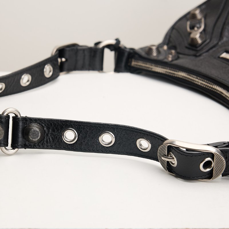 二手Balenciaga Le cagole 油蠟皮半月包 s 黑銀-3