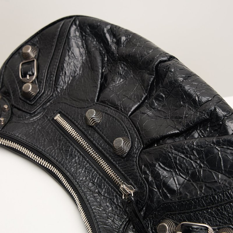 二手Balenciaga Le cagole 油蠟皮半月包 s 黑銀-5