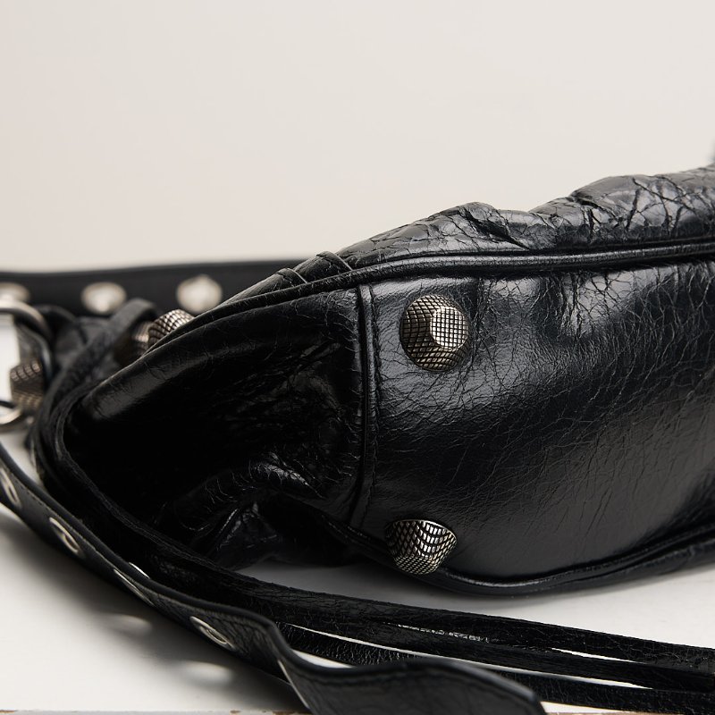 二手Balenciaga Le cagole 油蠟皮半月包 s 黑銀-8