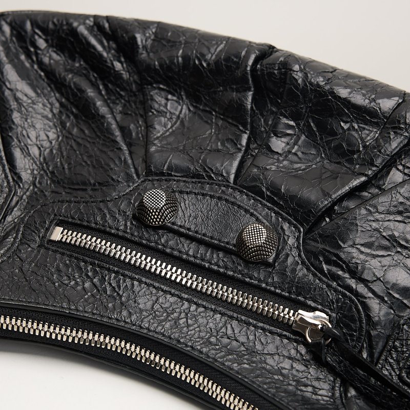 二手Balenciaga Le cagole 油蠟皮半月包 s 黑銀-11