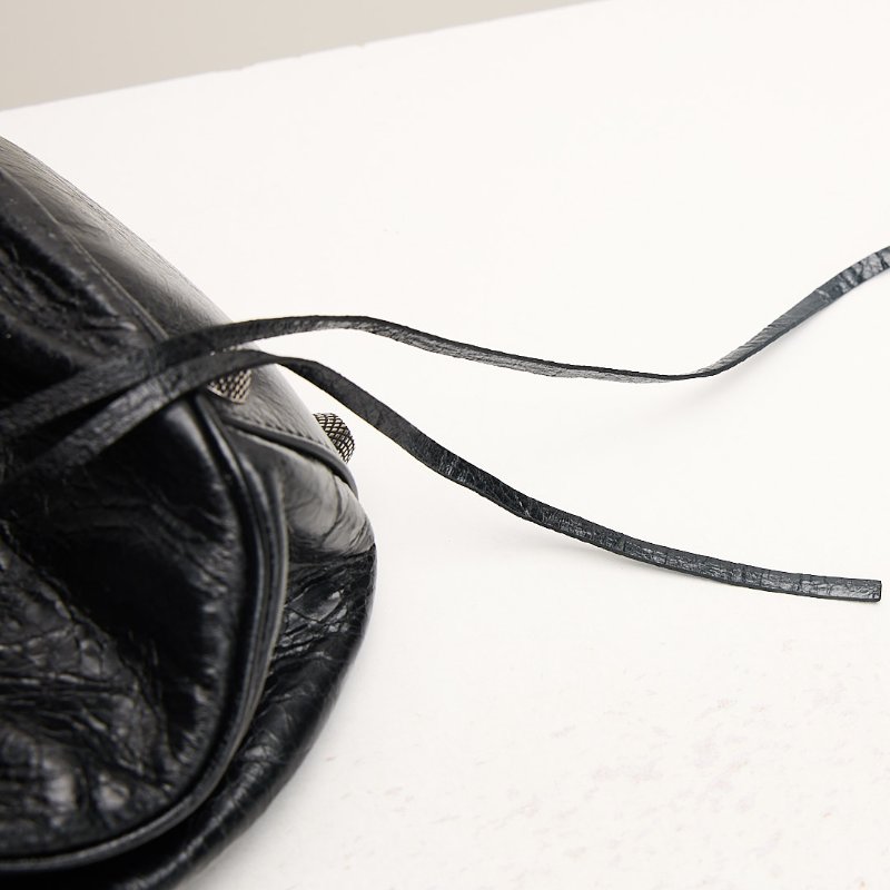 二手Balenciaga Le cagole 油蠟皮半月包 s 黑銀-14